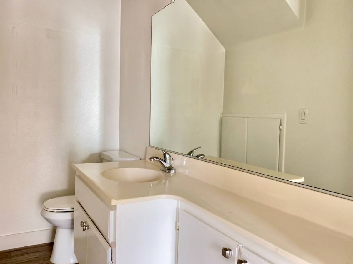 Apartment for rent at 2500 Abbot Kinney Blvd, Venice, CA 90291