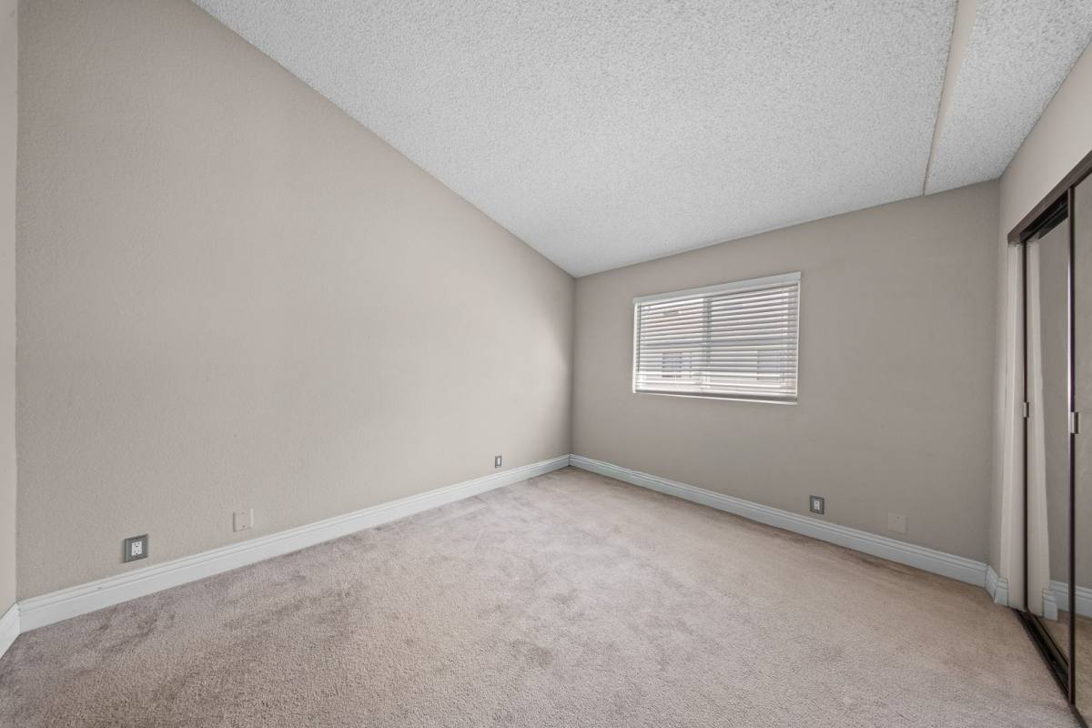 Apartment for rent at 1190 Newport Ave, Long Beach, CA 90804