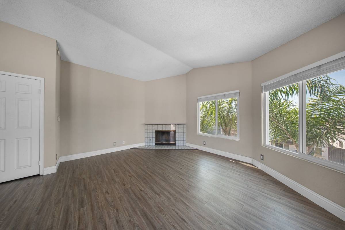 Apartment for rent at 1190 Newport Ave, Long Beach, CA 90804