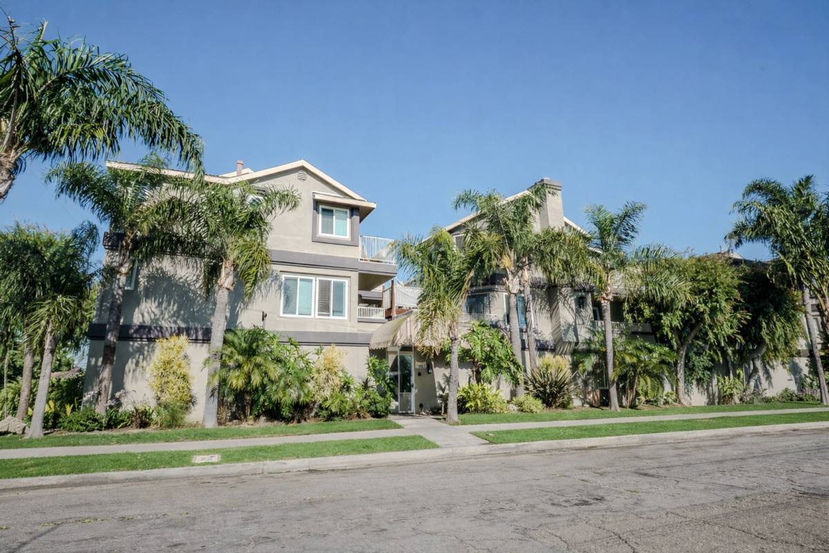 Apartment for rent at 1190 Newport Ave, Long Beach, CA 90804