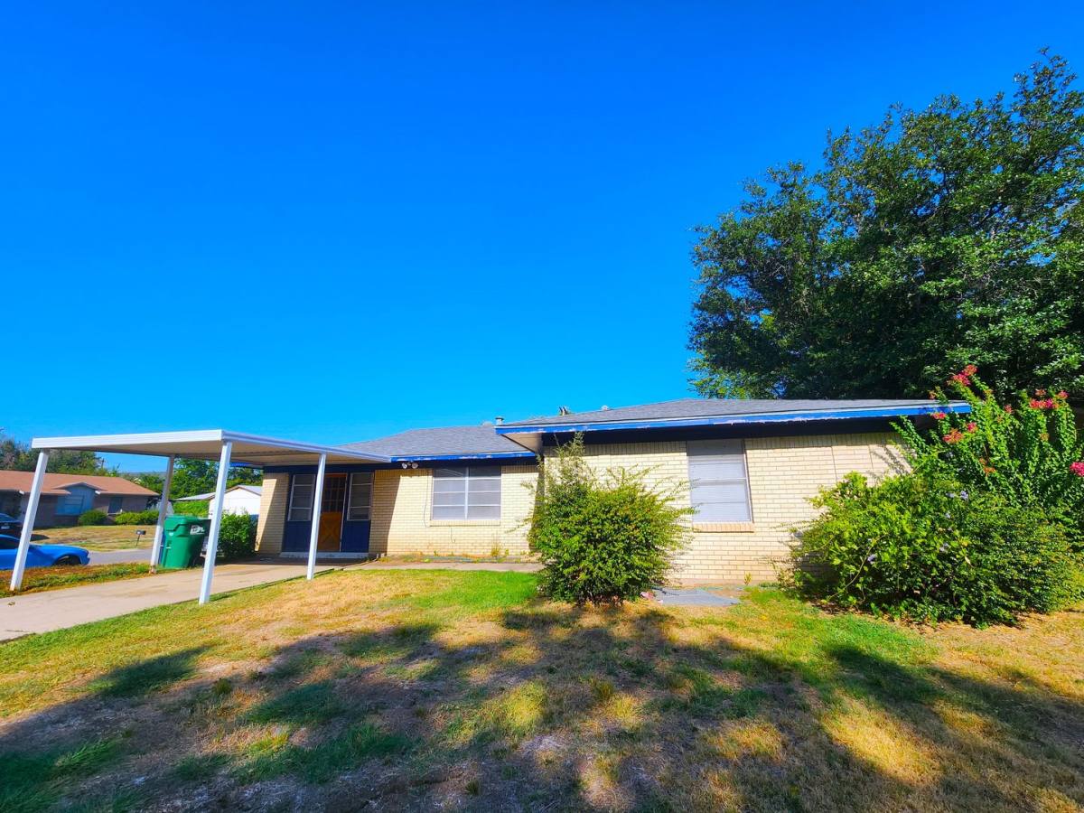 Apartment for rent at 3604 Valley View Rd, Denton, TX 76209