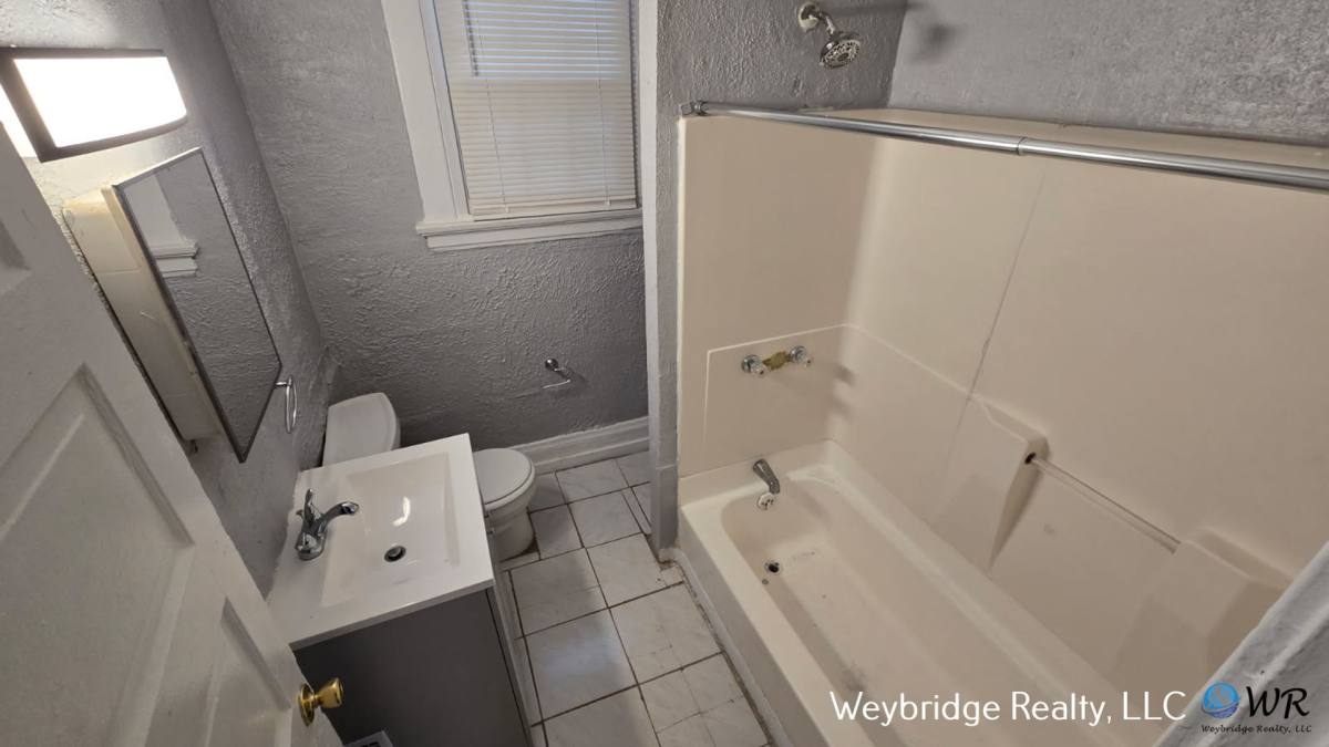 Apartment for rent at 3209 Gilbert Ave, Cincinnati, OH 45207