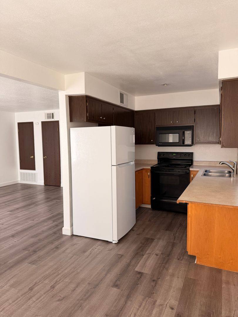 Apartment for rent at 80 Mina Ave, Red Bluff, CA 96080