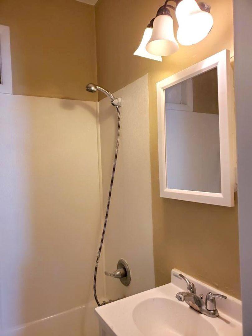 Apartment for rent at 2820 Cottage Grove, Des Moines, IA 50311