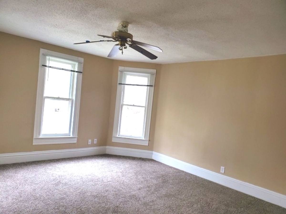 Apartment for rent at 2820 Cottage Grove, Des Moines, IA 50311