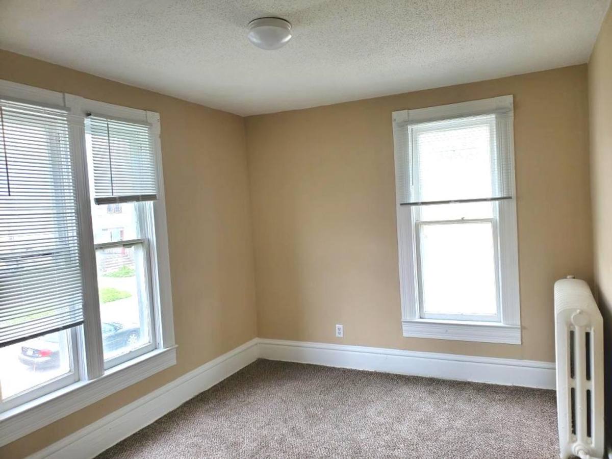 Apartment for rent at 2820 Cottage Grove, Des Moines, IA 50311