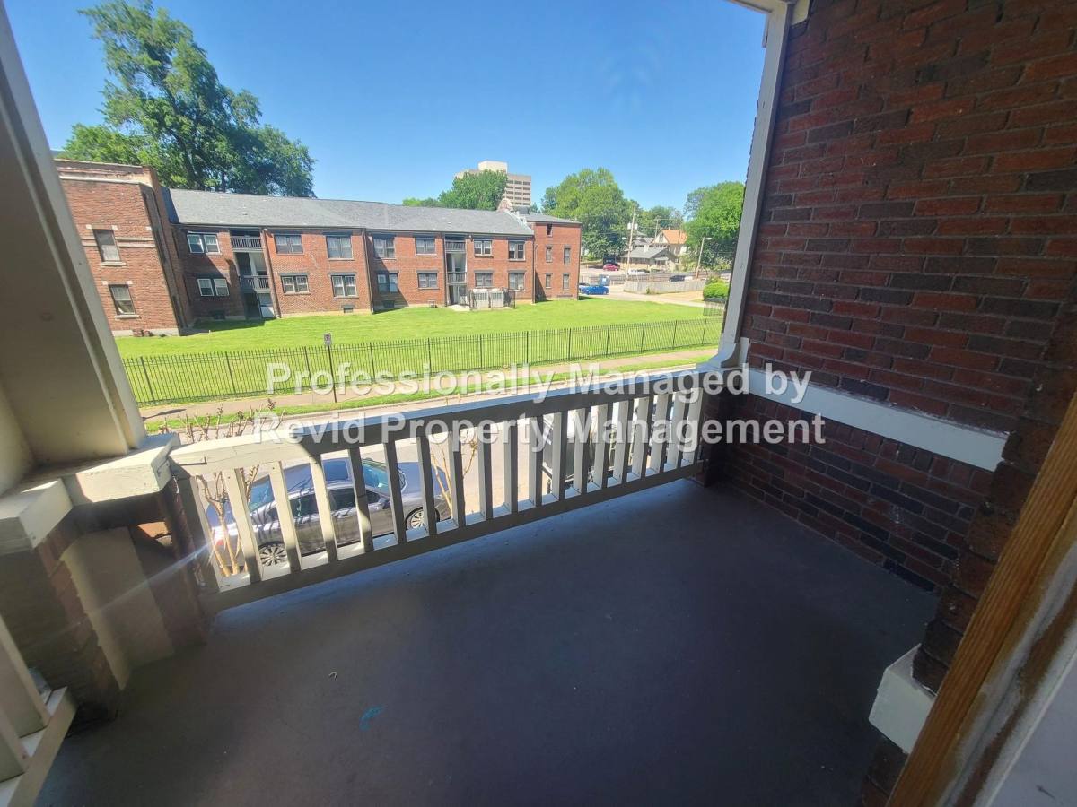 Apartment for rent at 1353 Vance, Memphis, TN 38104