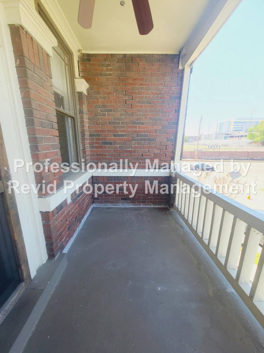 Apartment for rent at 1353 Vance, Memphis, TN 38104