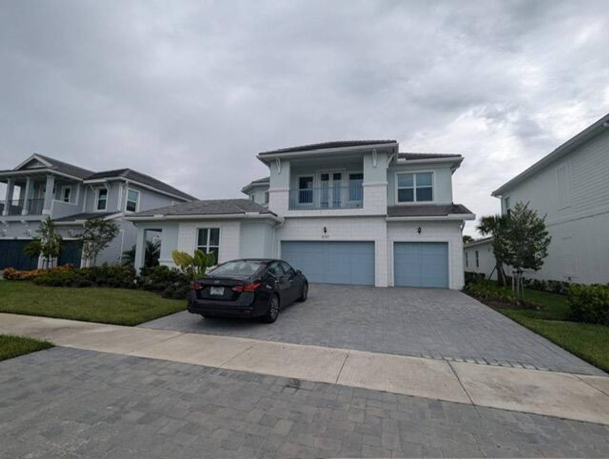 House for rent at 9292 Crestview Circle, West Palm Beach, FL 33412