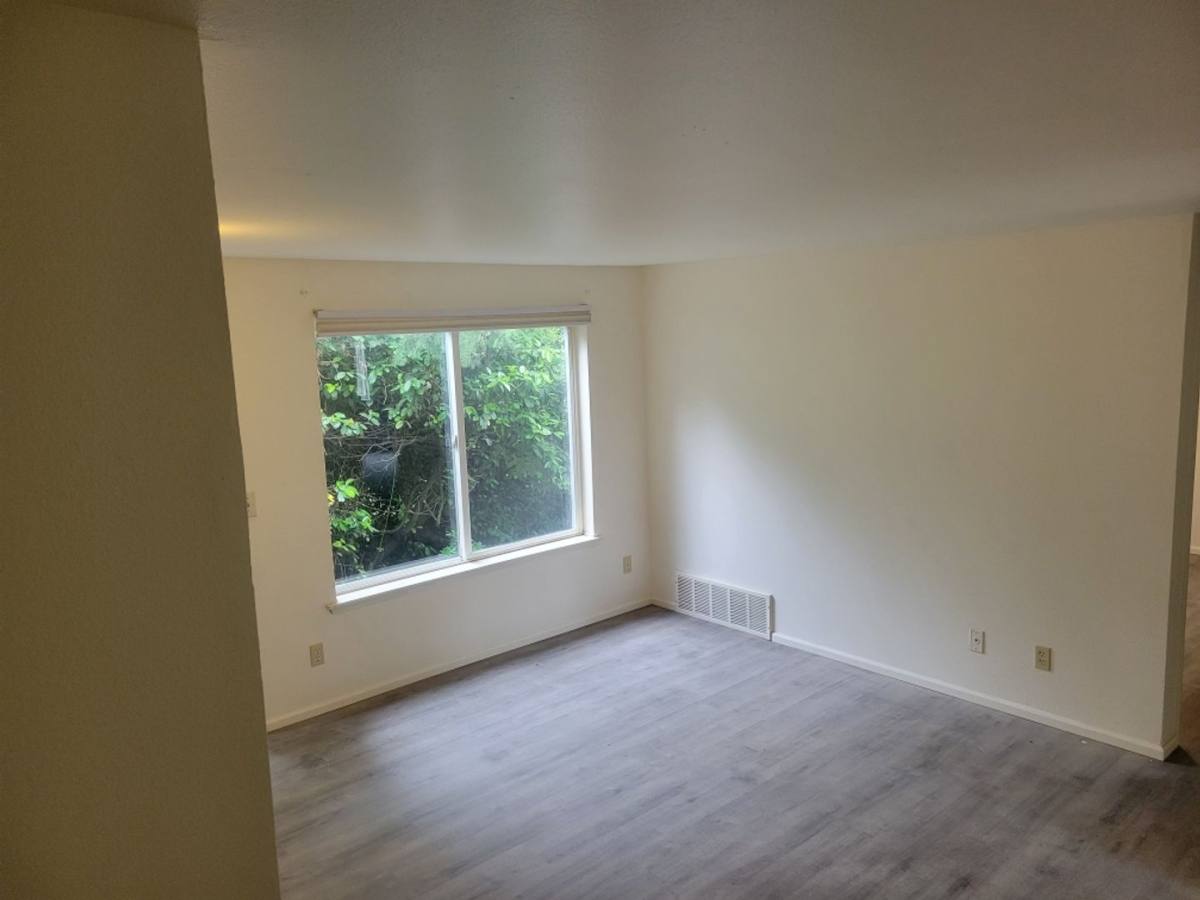 Apartment for rent at 701 N 1st St, Mount Vernon, WA 98273