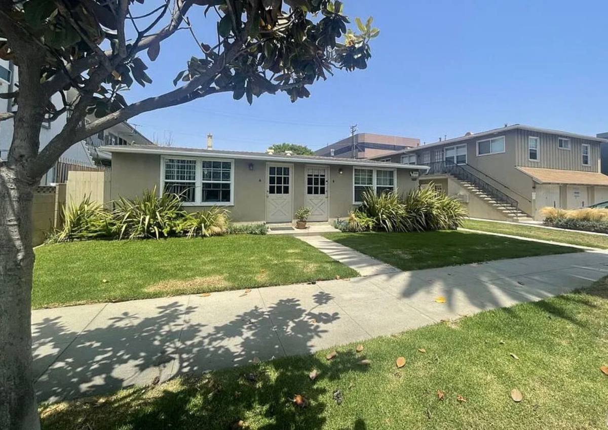 Apartment for rent at 1437 9th St, Santa Monica, CA 90401