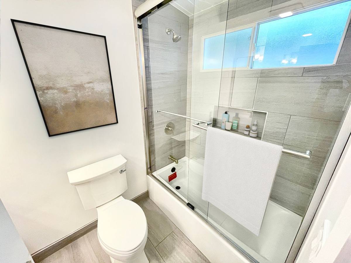 Apartment for rent at 1437 9th St, Santa Monica, CA 90401