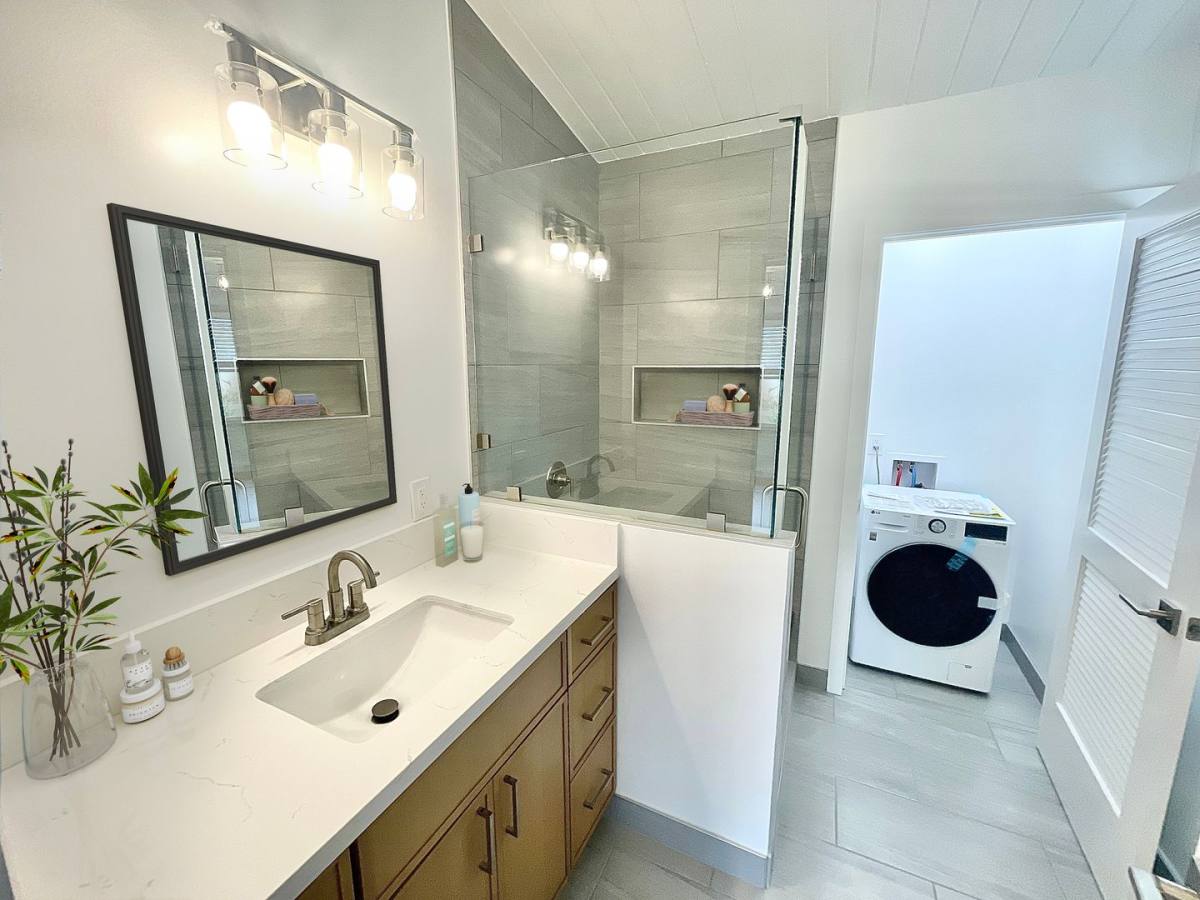 Apartment for rent at 1437 9th St, Santa Monica, CA 90401