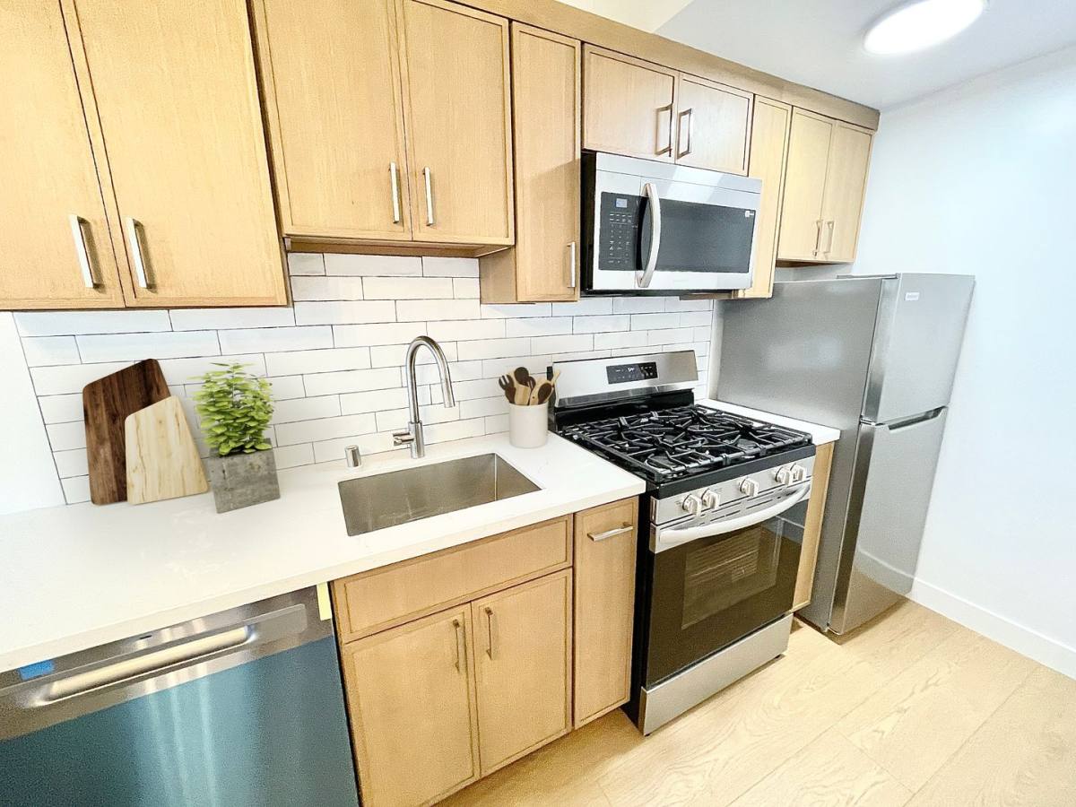 Apartment for rent at 1437 9th St, Santa Monica, CA 90401