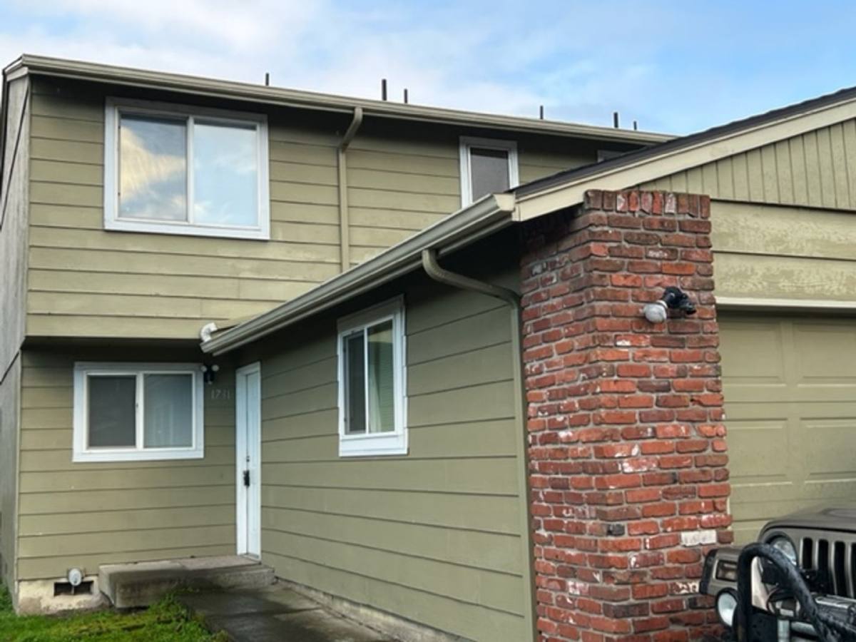 Apartment for rent at 1725-1731 Salishan St SE, Salem, OR 97302