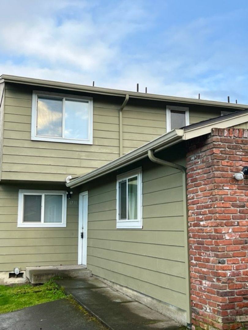 Apartment for rent at 1725-1731 Salishan St SE, Salem, OR 97302