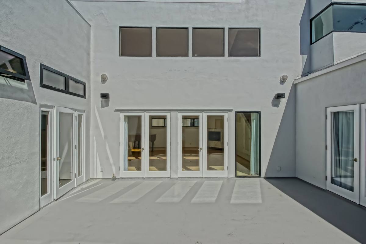 House for rent at 522 Grand Blvd, Venice, CA 90291