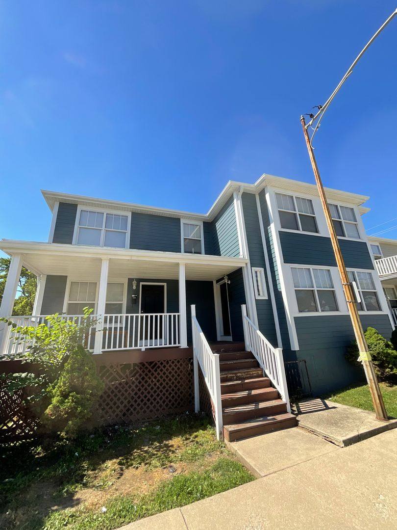 Townhouse for rent at 320 E 10th St, Bloomington, IN 47408