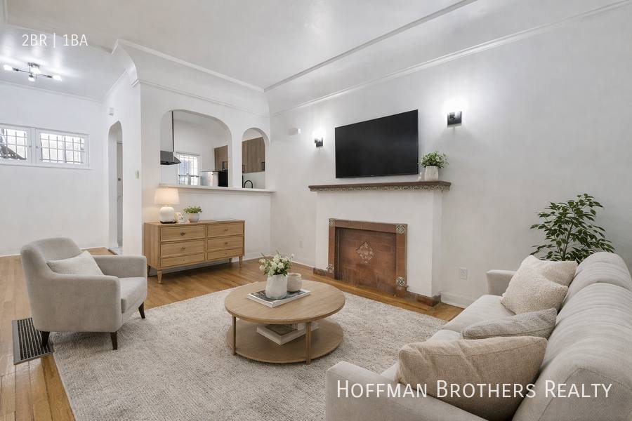 Apartment for rent at 641 N Spaulding Ave, Los Angeles, CA 90036