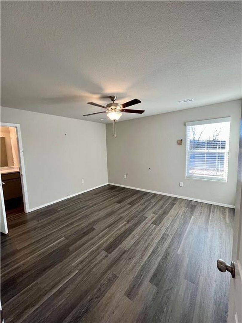 House for rent at 909 E Egret Rd, Fayetteville, AR 72701