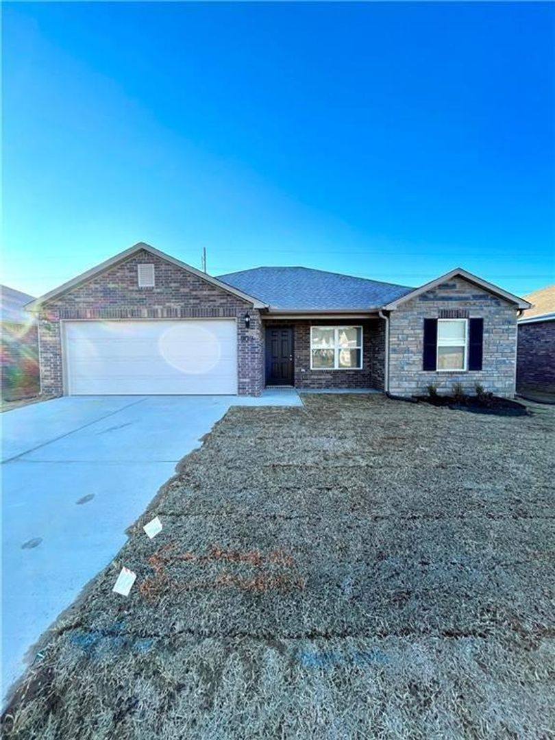 House for rent at 909 E Egret Rd, Fayetteville, AR 72701