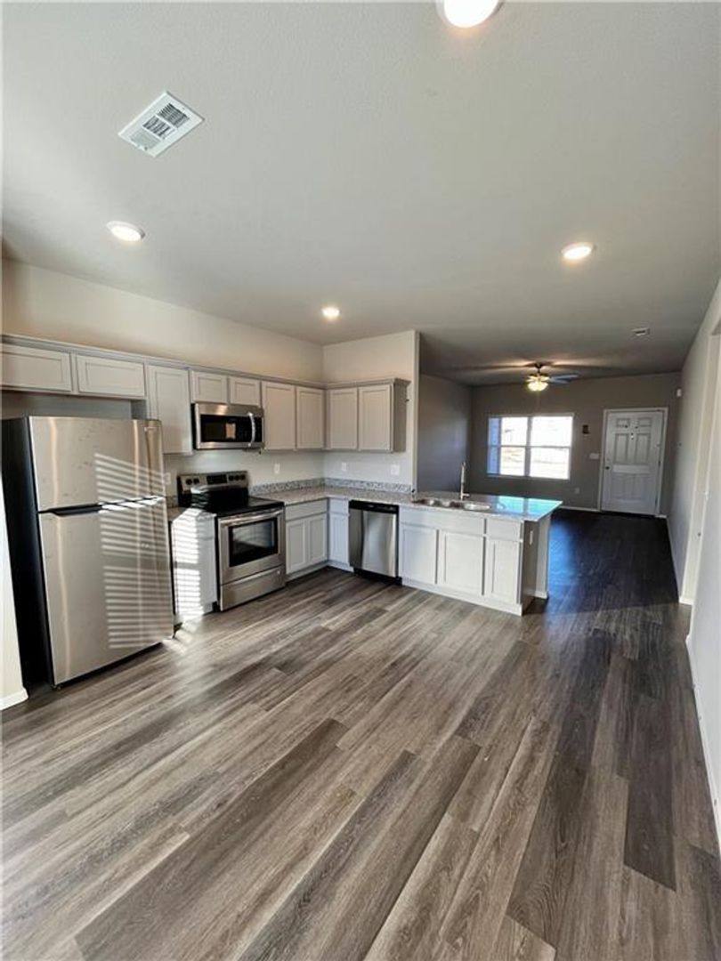 House for rent at 909 E Egret Rd, Fayetteville, AR 72701
