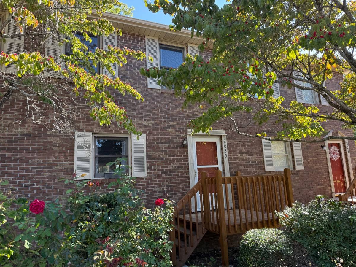 Townhouse for rent at 2039 Heritage Place, Johnson City, TN 37604