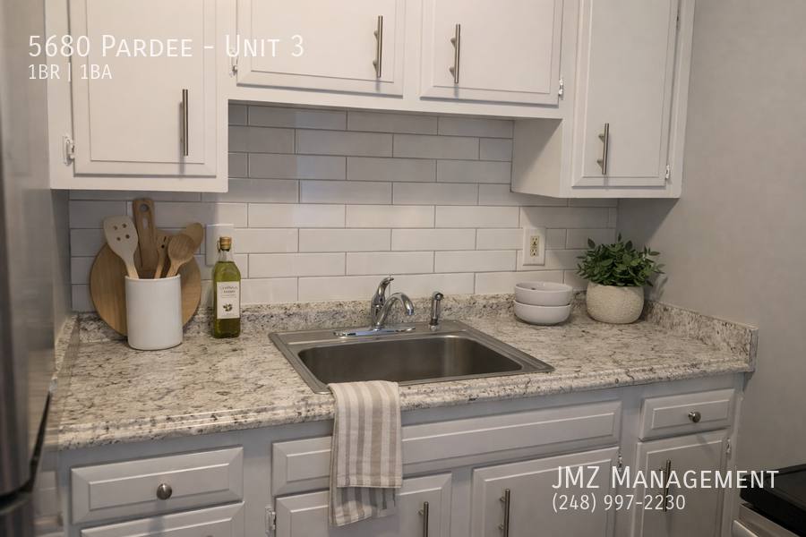 Apartment for rent at 5680 Pardee #3, Dearborn Heights, MI 48125