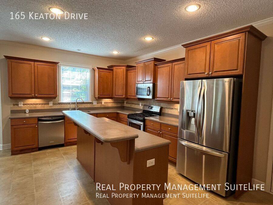 House for rent at 165 Keaton Dr, Fayetteville, GA 30215
