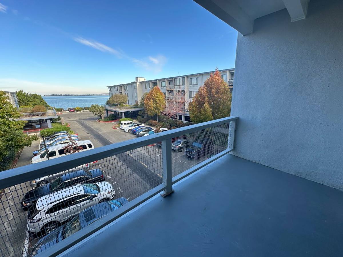 Apartment for rent at 6 Commodore Dr, Emeryville, CA 94608