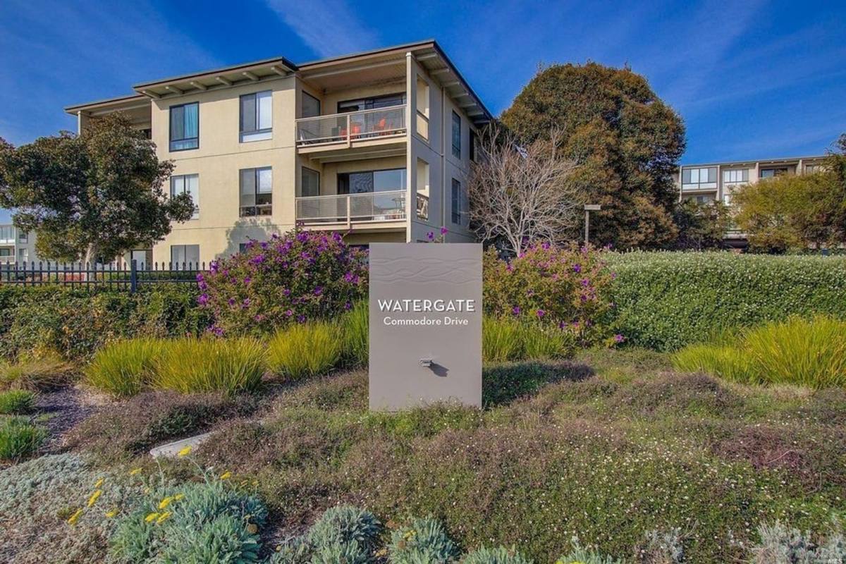 Apartment for rent at 6 Commodore Dr, Emeryville, CA 94608