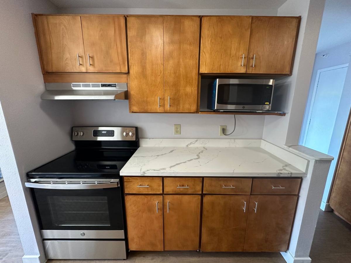 Apartment for rent at 6 Commodore Dr, Emeryville, CA 94608