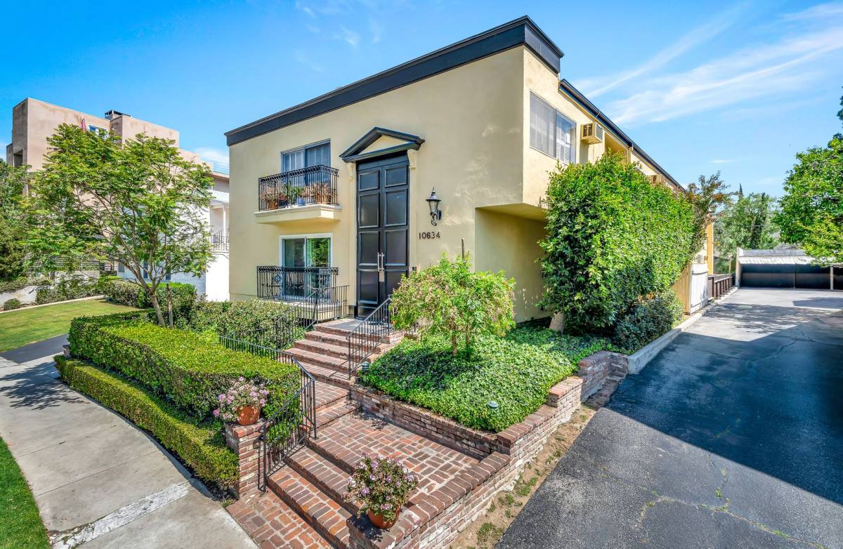 Apartment for rent at 10634 Holman Ave #3, Los Angeles, CA 90024