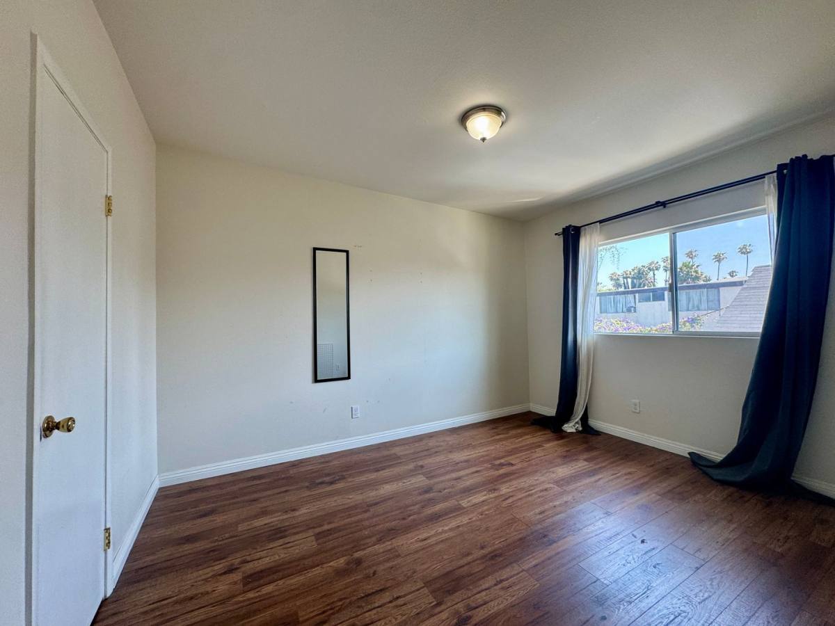 Apartment for rent at 540 N Madison Ave, Los Angeles, CA 90004