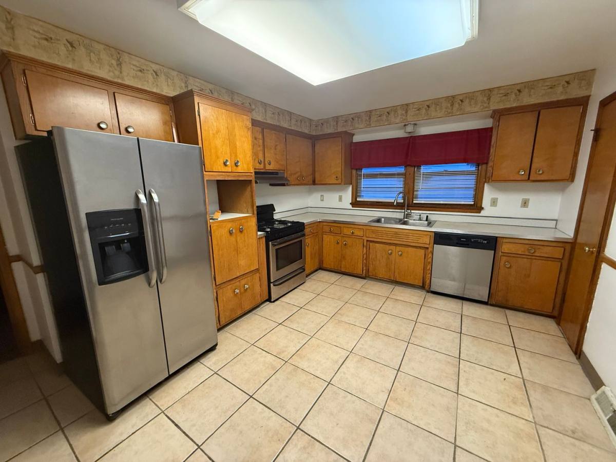 House for rent at 1905 Braeburn Park Dr, Euclid, OH 44117