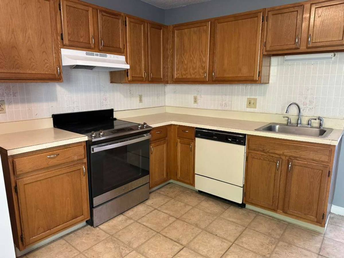 Apartment for rent at 176 Lincoln St, Waterbury, CT 06710