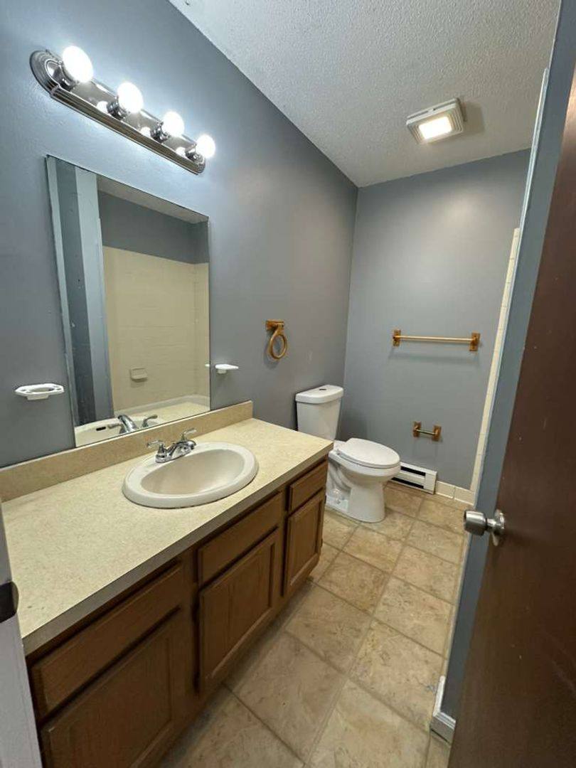 Apartment for rent at 176 Lincoln St, Waterbury, CT 06710