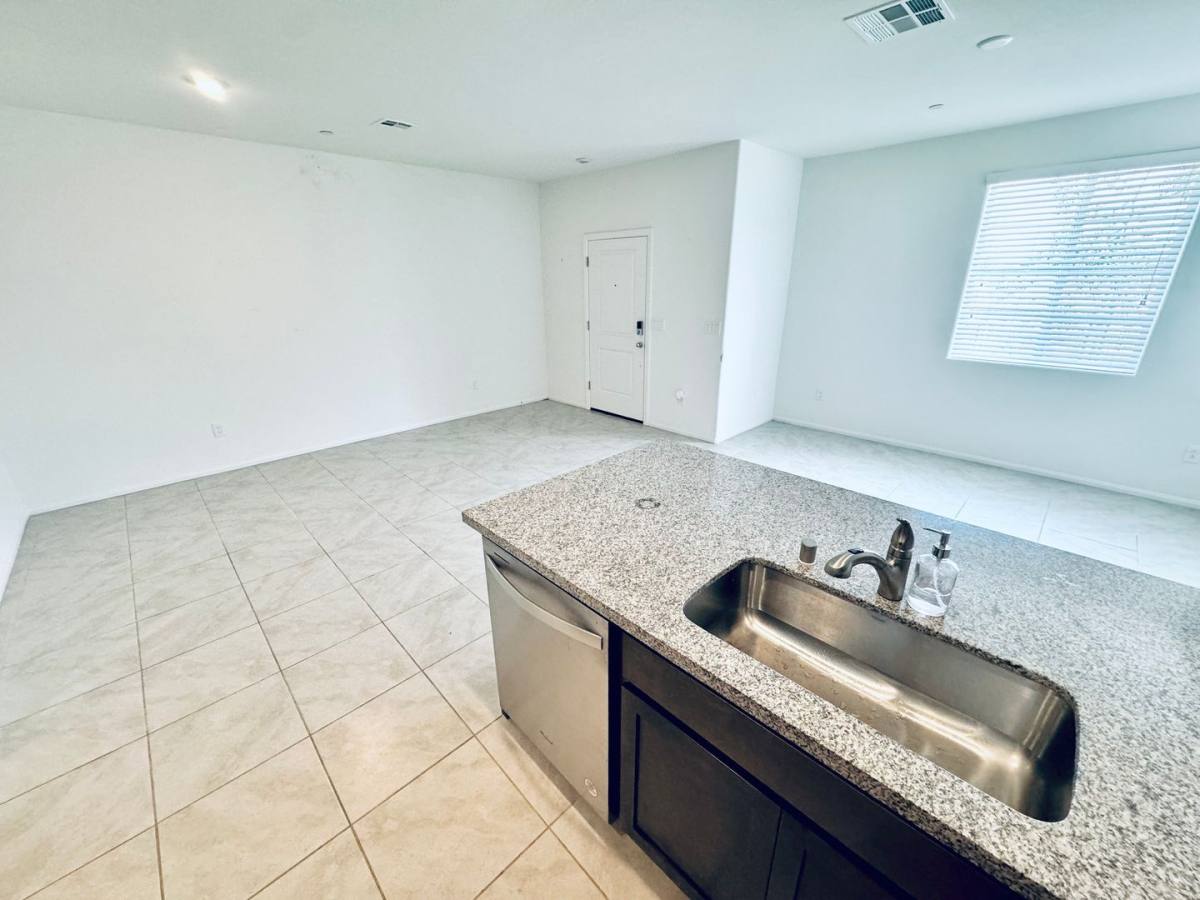Townhouse for rent at 850 Bronzite St, Henderson, NV 89011