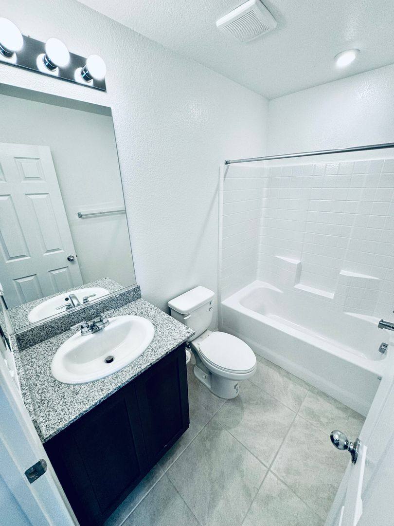 Townhouse for rent at 850 Bronzite St, Henderson, NV 89011