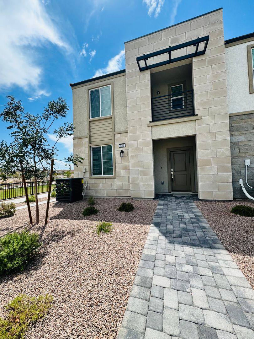 Townhouse for rent at 850 Bronzite St, Henderson, NV 89011