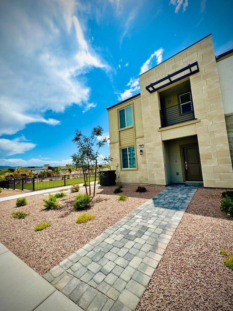 Townhouse for rent at 850 Bronzite St, Henderson, NV 89011