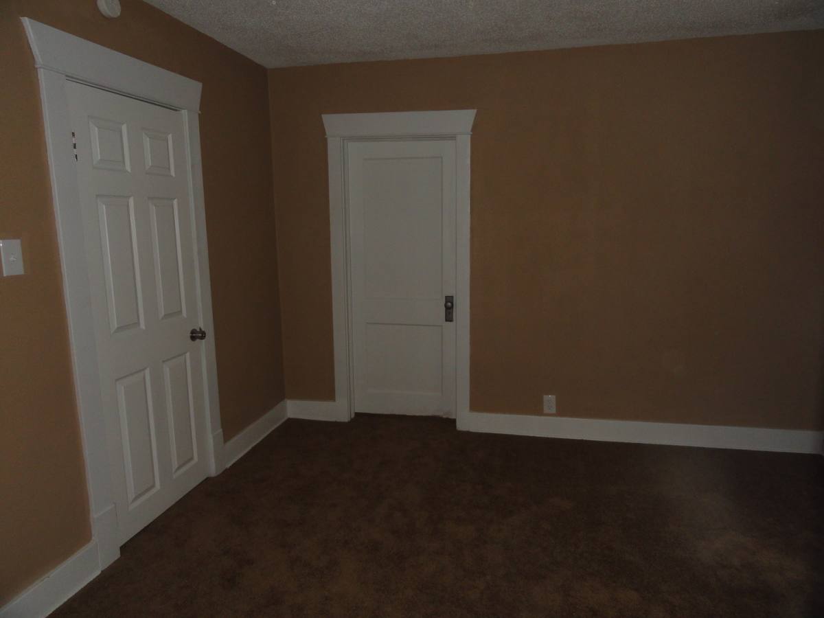 House for rent at 1118 S Pope Ave, Independence, MO 64050