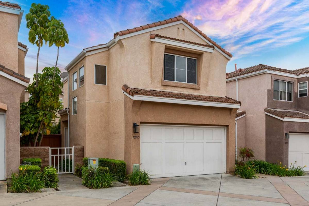 Townhouse for rent at 10935 Caminito Arcada, San Diego, CA 92131