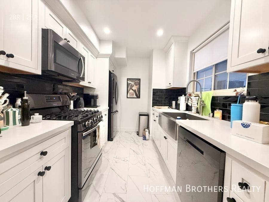 Apartment for rent at 320 N Crescent Dr #8, Beverly Hills, CA 90210