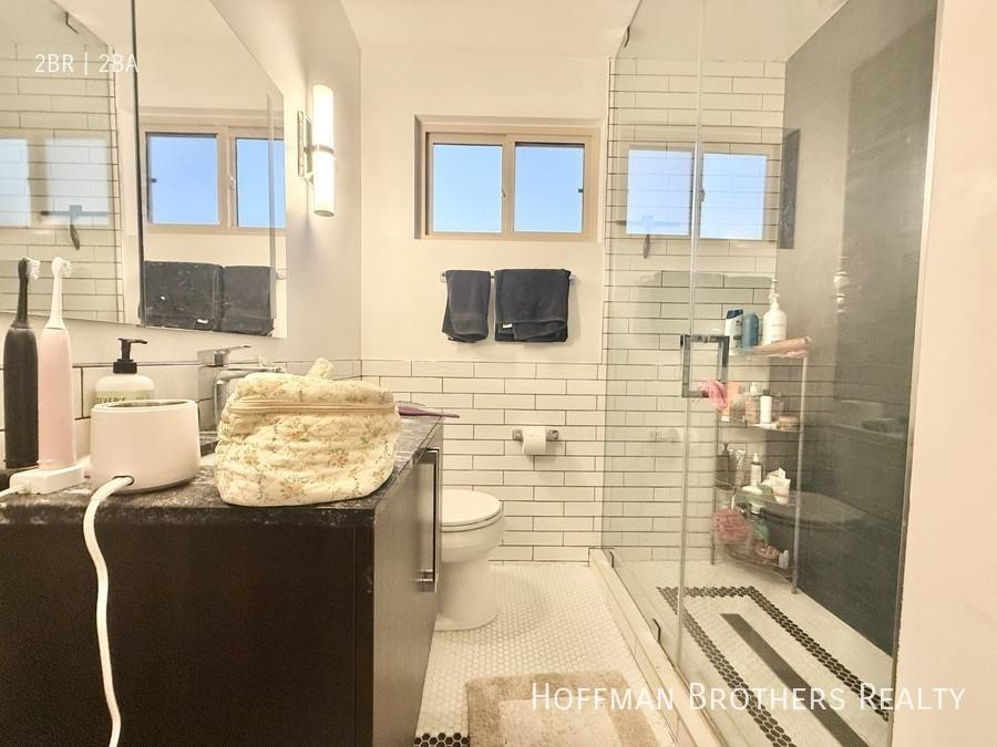 Apartment for rent at 320 N Crescent Dr #8, Beverly Hills, CA 90210