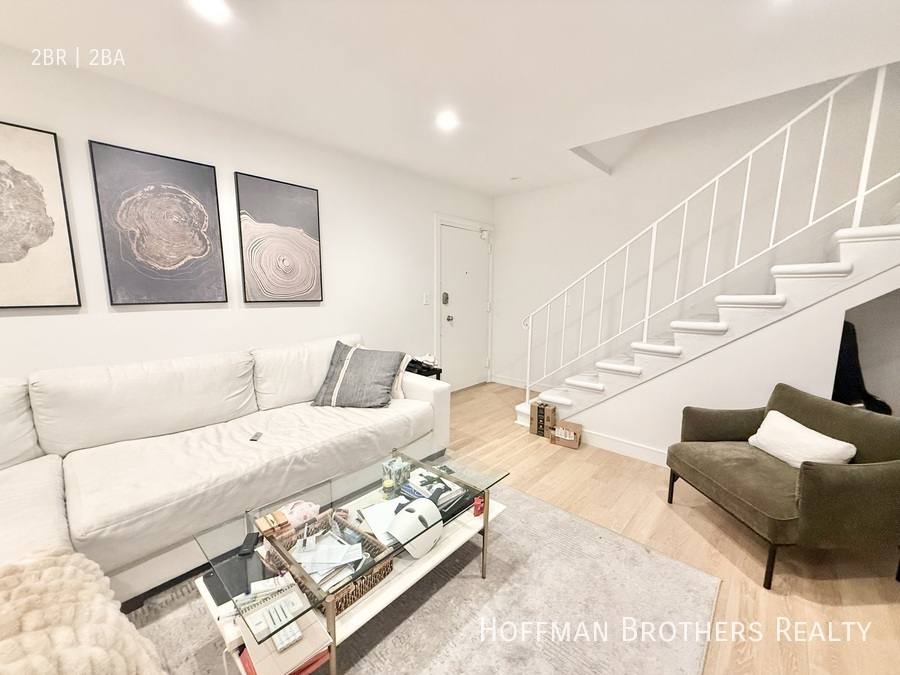 Apartment for rent at 320 N Crescent Dr #8, Beverly Hills, CA 90210