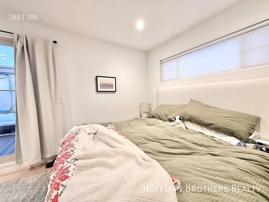 Apartment for rent at 320 N Crescent Dr #8, Beverly Hills, CA 90210