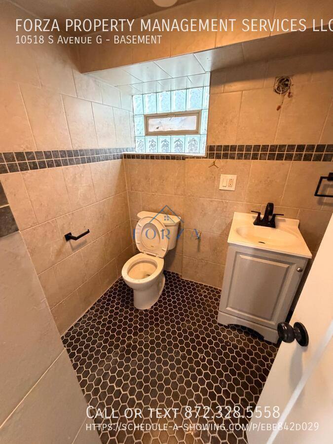 Apartment for rent at 10518 S Ave #G, Chicago, IL 60617