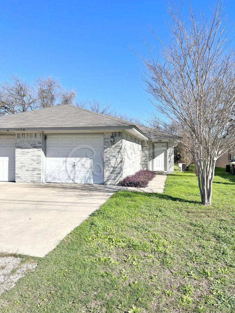 Townhouse for rent at 1004 W Ave, Copperas Cove, TX 76522