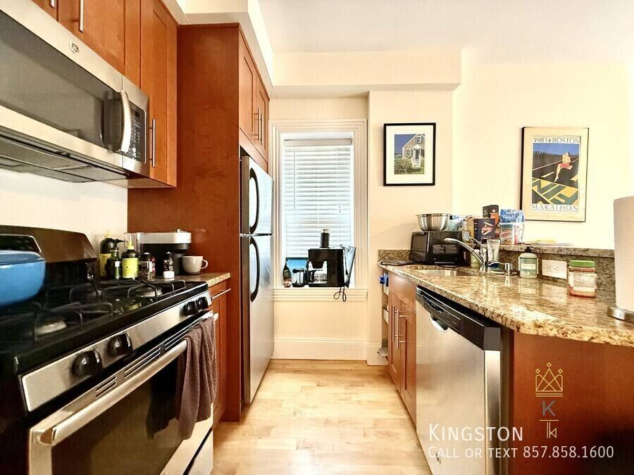 Apartment for rent at 674 Washington St #1R, Brookline, MA 02446